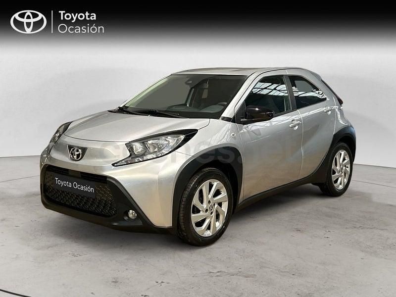 Usado Toyota Aygo X Play 72 CV (52 kW) 2024 Gris / plata SUV