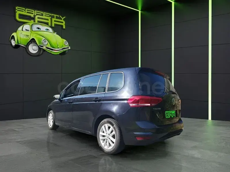Usado VW Touran Edition 110 CV (80 kW) 2016 Negro Monovolumen