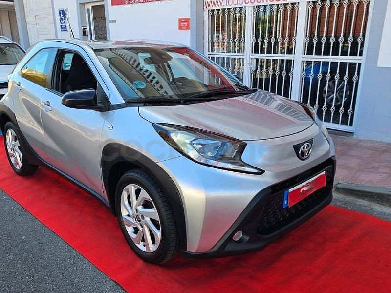 Usado Toyota Aygo X Play 72 CV (52 kW) 2022 Gris / plata SUV