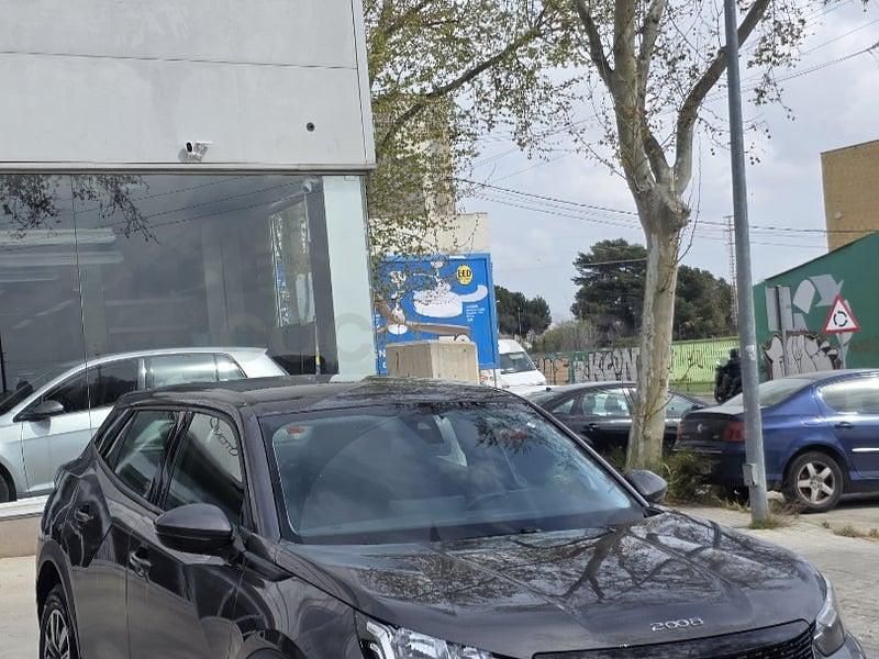Usado Peugeot 2008 Active 110 CV (80 kW) 2021 Gris / plata SUV