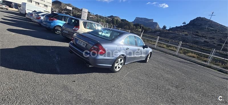 Usado Mercedes E500 Avantgarde 306 CV (225 kW) 2003 Azul Berlina