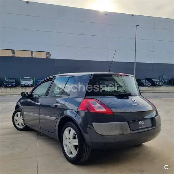 Usado Renault Mégane II Dynamique 130 CV (95 kW) 2007 Gris / plata Berlina