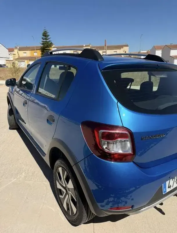 Usado Dacia Sandero Stepway 90 CV (66 kW) 2013 Azul Utilitario
