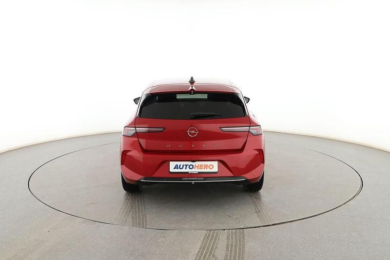Usado Opel Astra Elegance 131 CV (96 kW) 2023 Rojo Berlina