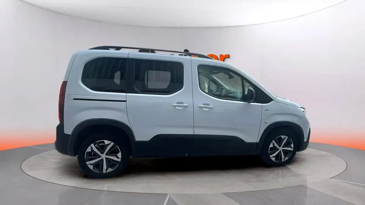 Usado Peugeot Rifter Allure 101 CV (74 kW) 2026 Blanco Monovolumen