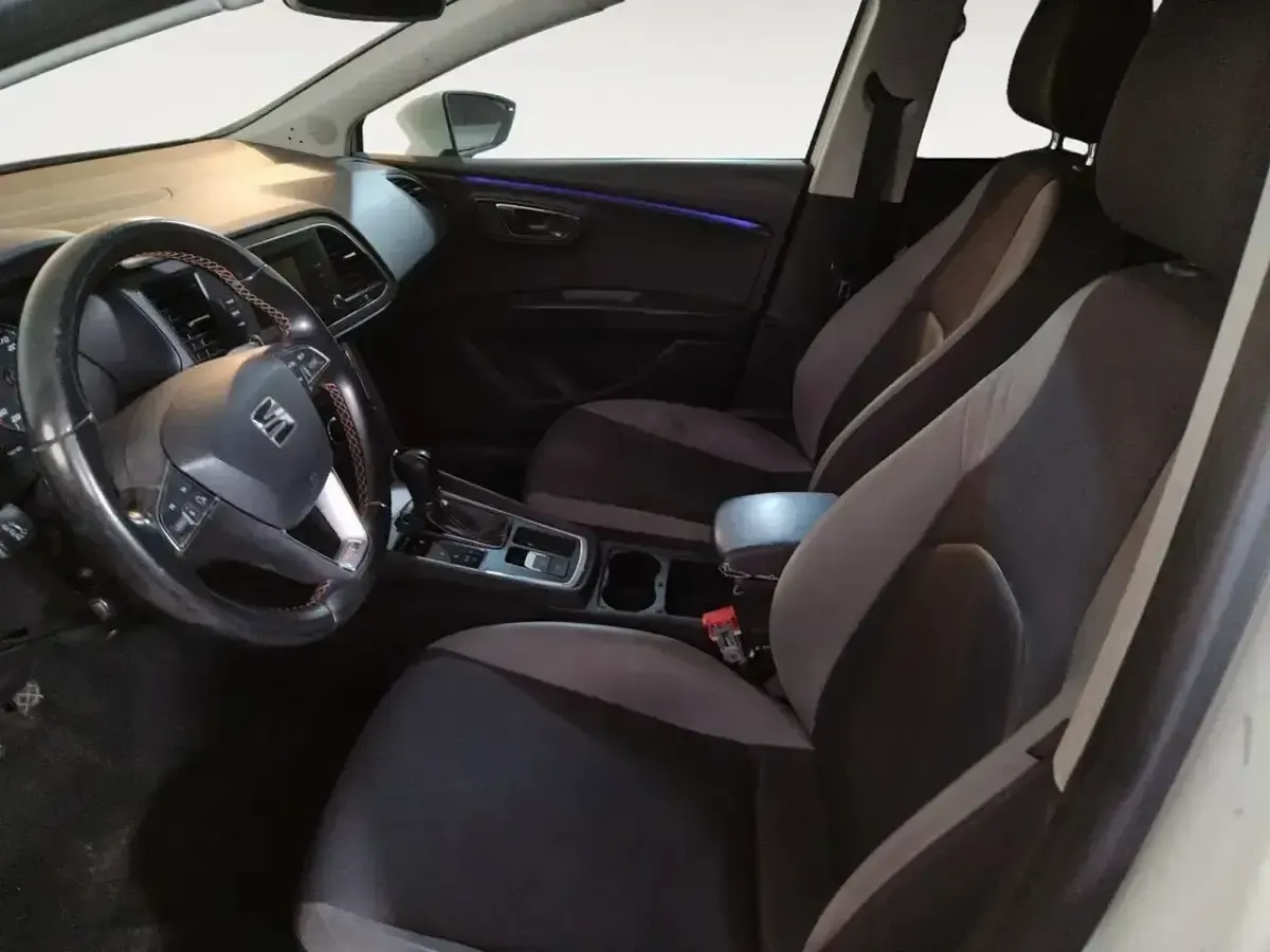 Usado Seat Leon 4Drive 150 CV (110 kW) 2018 Blanco Familiar