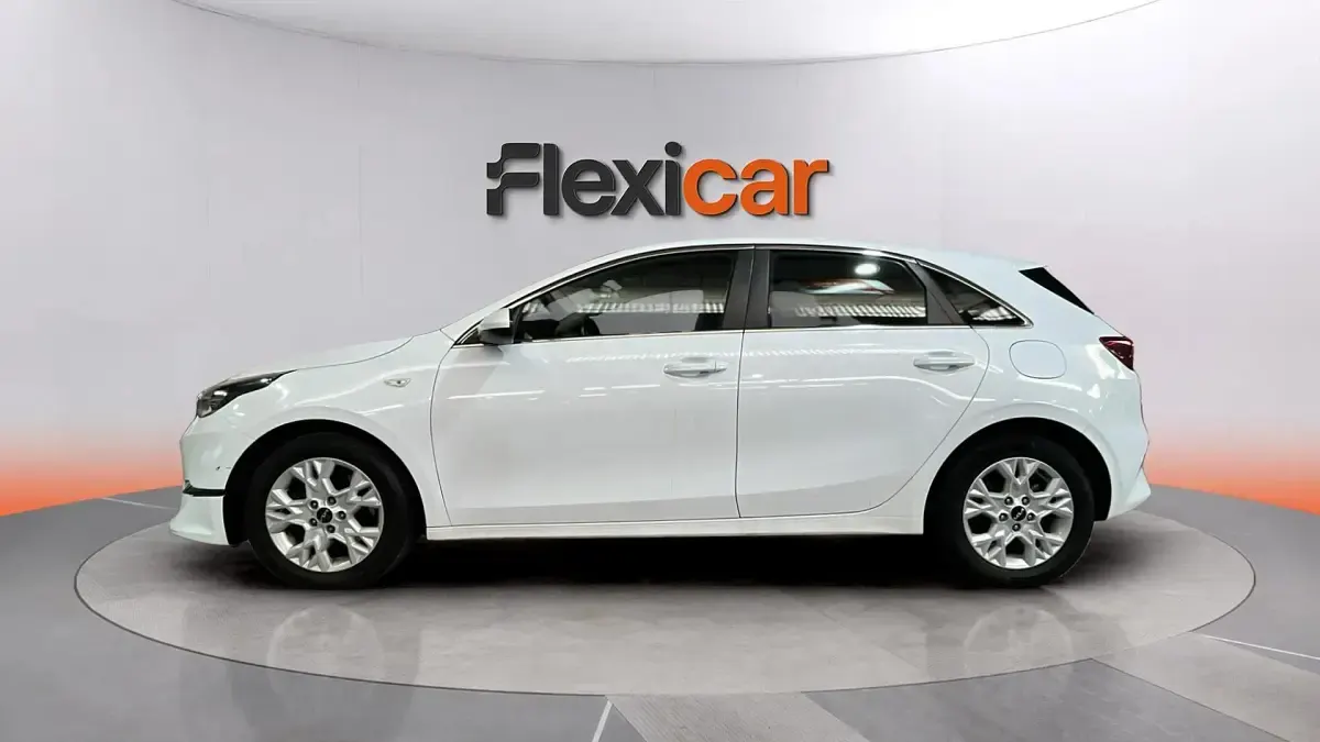 Usado Kia Ceed 136 CV (100 kW) 2023 Blanco Utilitario