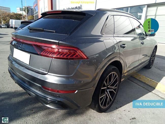 Usado Audi Q8 Ambiente 286 CV (210 kW) 2022 Gris SUV