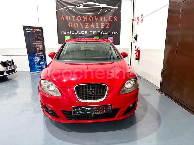 Usado Seat Leon Reference 105 CV (77 kW) 2011 Rojo Berlina