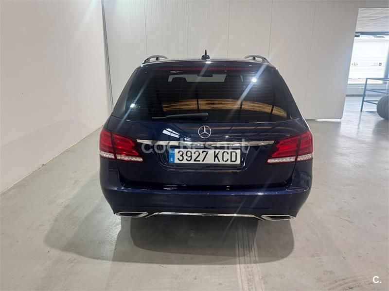 Usado Mercedes E220 Avantgarde 170 CV (125 kW) 2014 Azul Familiar