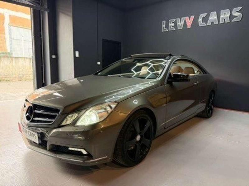 Usado Mercedes E350 Elegance 231 CV (169 kW) 2009 Beige Coupe