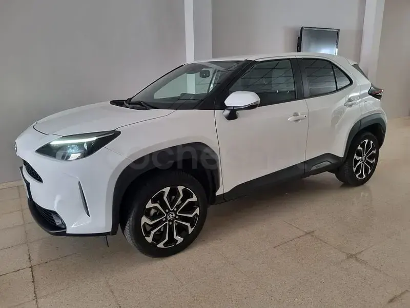 Usado Toyota Yaris Cross Active 116 CV (85 kW) 2022 Blanco SUV