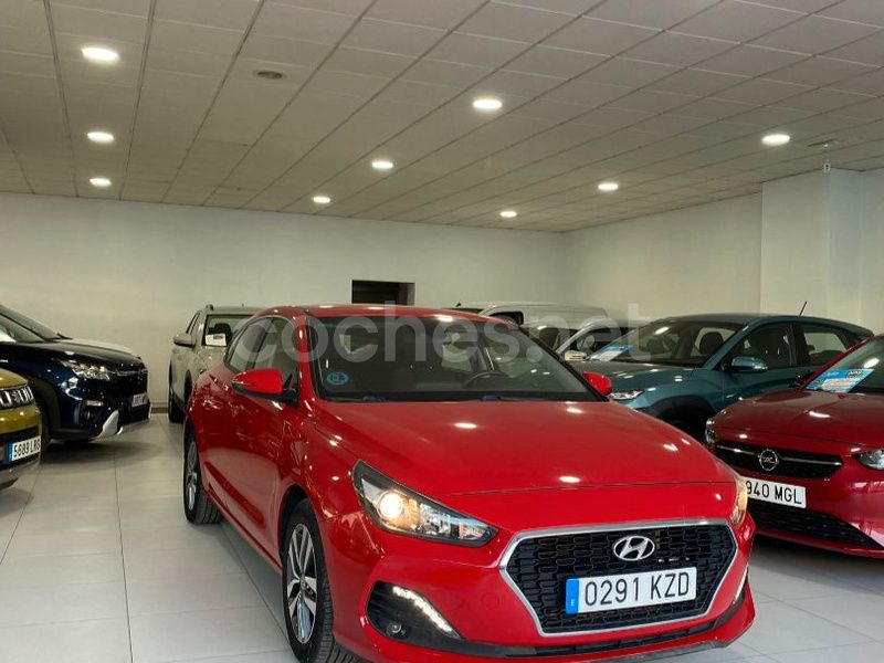 Rojo Usado 2019 Hyundai i30 Berlina | 14.490 € (Buen precio) - Imagen 1/4