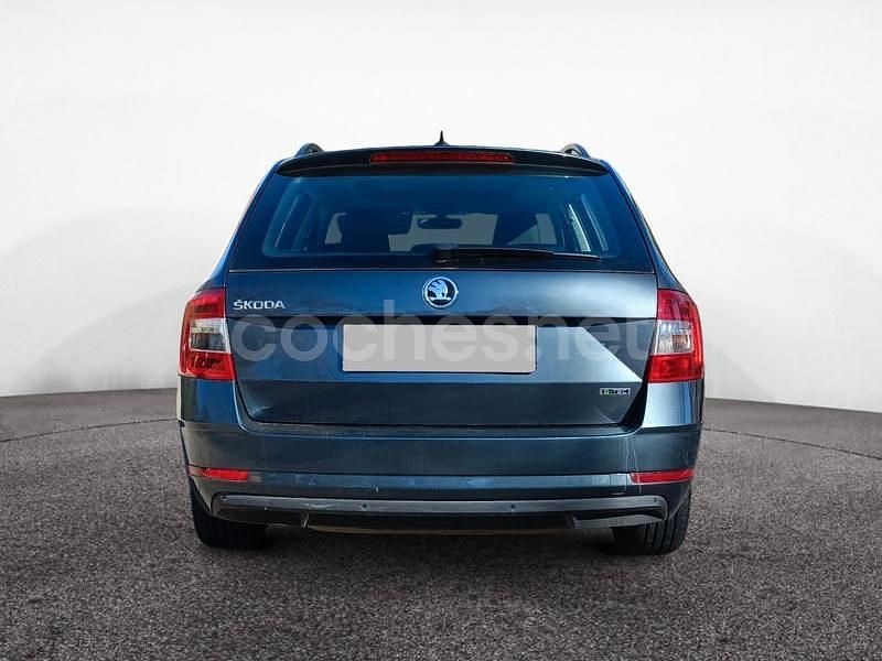 Usado Skoda Octavia Ambition 110 CV (80 kW) 2017 Verde Familiar