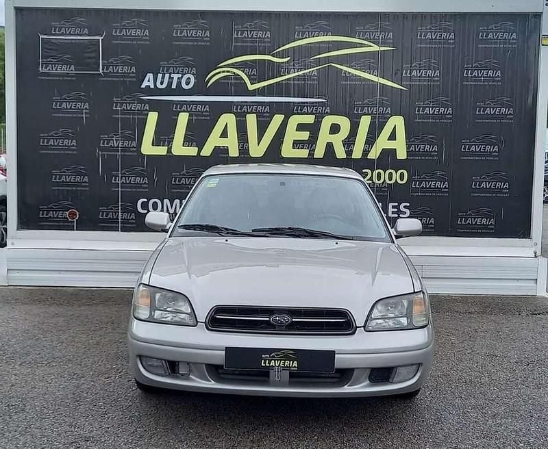 Usado Subaru Outback 156 CV (114 kW) 2000 Gris Familiar
