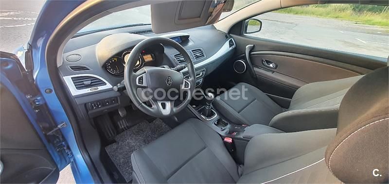 Usado Renault Mégane LIMITED 115 CV (84 kW) 2014 Azul Coupe