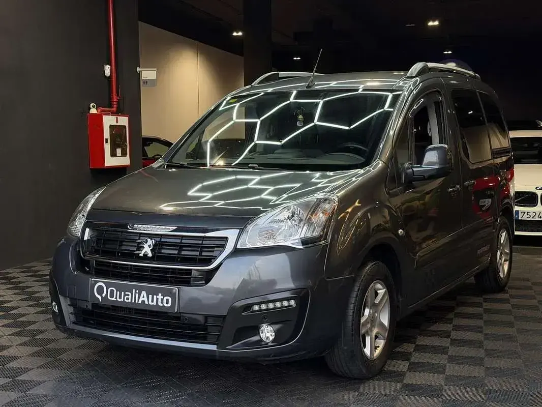 Usado Peugeot TePee Style 120 CV (88 kW) 2015 Gris Van