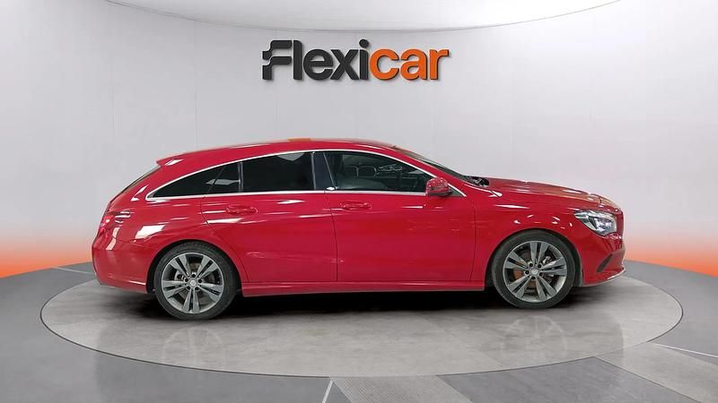 Usado Mercedes CLA200 Shooting Brake 136 CV (100 kW) 2017 Rojo Familiar