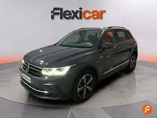 Usado VW Tiguan Life 245 CV (180 kW) 2022 Gris SUV