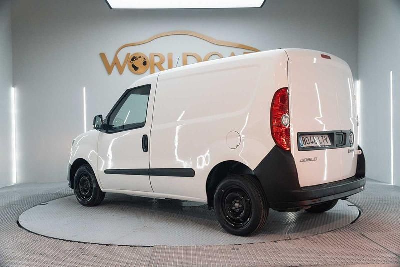 Usado Fiat Doblò 95 CV (69 kW) 2021 Blanco Monovolumen