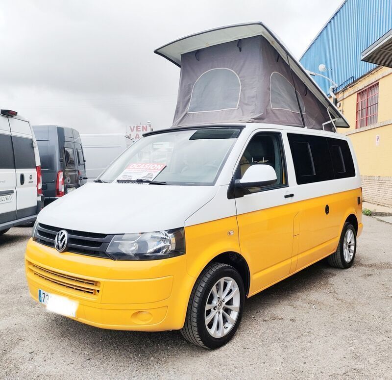 Usado VW Caravelle Comfortline 140 CV (102 kW) 2014 Amarillo Monovolumen