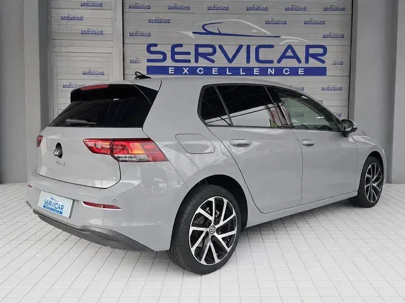 Usado VW Golf VIII 110 CV (80 kW) 2024 Gris / plata Berlina