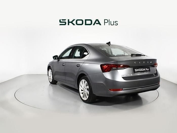 Gris Usado 2024 Skoda Octavia Style | 28.100 € (Super precio) - Imagen 1/4