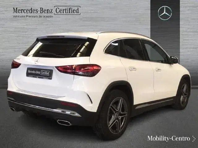 Usado Mercedes GLA200 AMG line 163 CV (119 kW) 2022 Blanco polar SUV