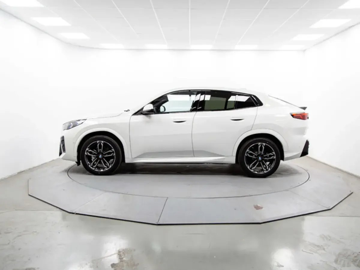 Usado BMW iX2 Comfort Edition 150 kW (204 CV) 2026 Blanco SUV