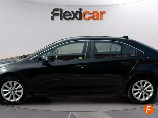 Usado Toyota Corolla 125 CV (91 kW) 2023 Negro Berlina
