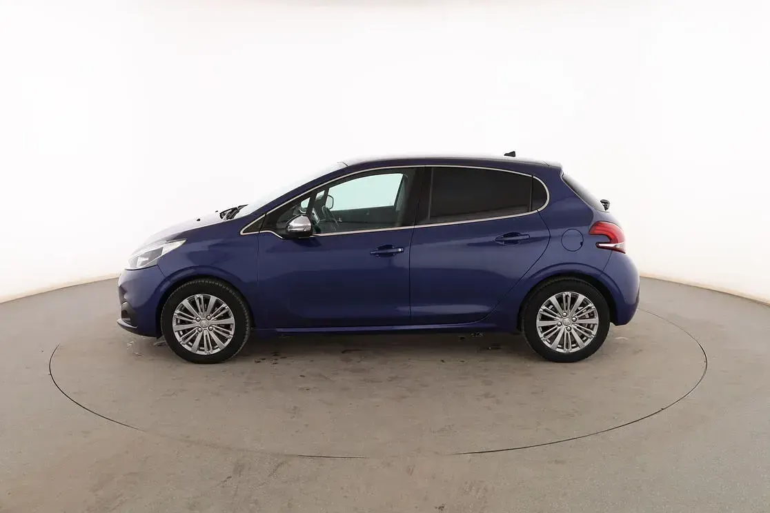 Usado Peugeot 208 Allure 110 CV (80 kW) 2016 Azul Utilitario