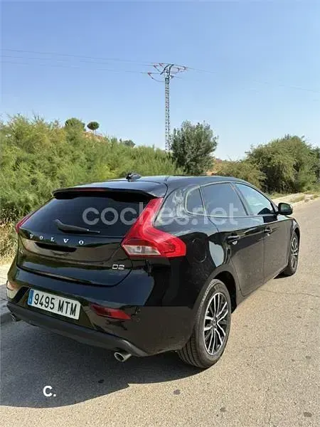Usado Volvo V40 120 CV (88 kW) 2019 Negro Berlina