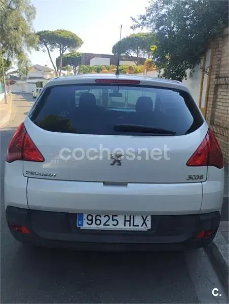 Usado Peugeot 3008 Active 112 CV (82 kW) 2012 Blanco Familiar