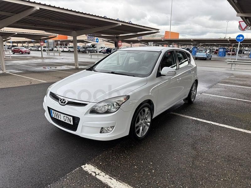 Usado Hyundai i30 Classic 90 CV (66 kW) 2010 Blanco Berlina