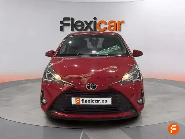 Usado Toyota Yaris Active 69 CV (50 kW) 2018 Rojo Berlina
