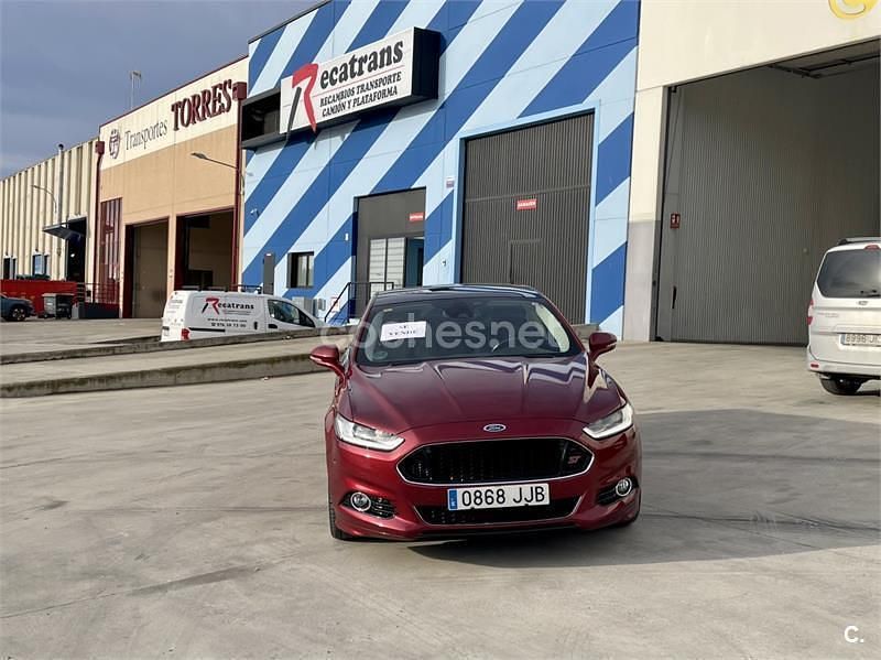 Usado Ford Mondeo Titanium 180 CV (132 kW) 2015 Rojo Berlina