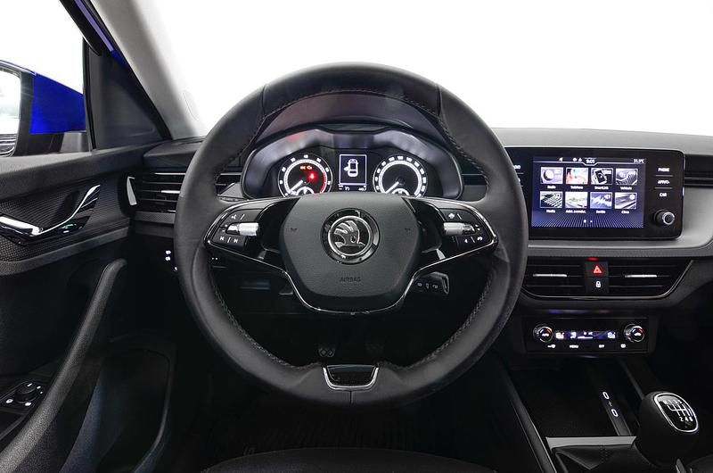 Usado Skoda Scala Ambition 110 CV (80 kW) 2023 Azul race metalizado Utilitario