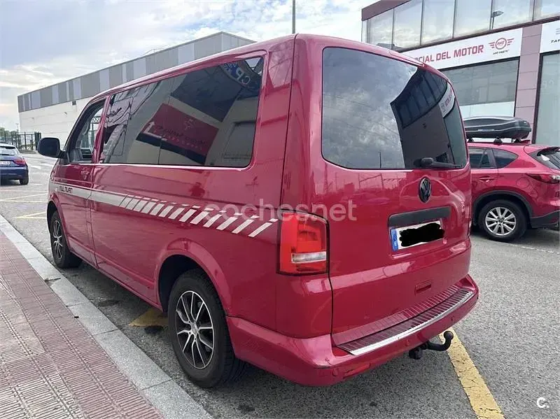 Usado VW Multivan 114 CV (83 kW) 2011 Rojo Monovolumen