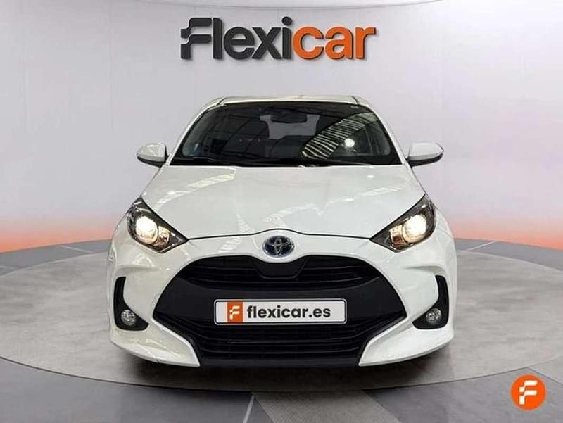 Usado Toyota Yaris Hybrid Active 116 CV (85 kW) 2023 Blanco Utilitario