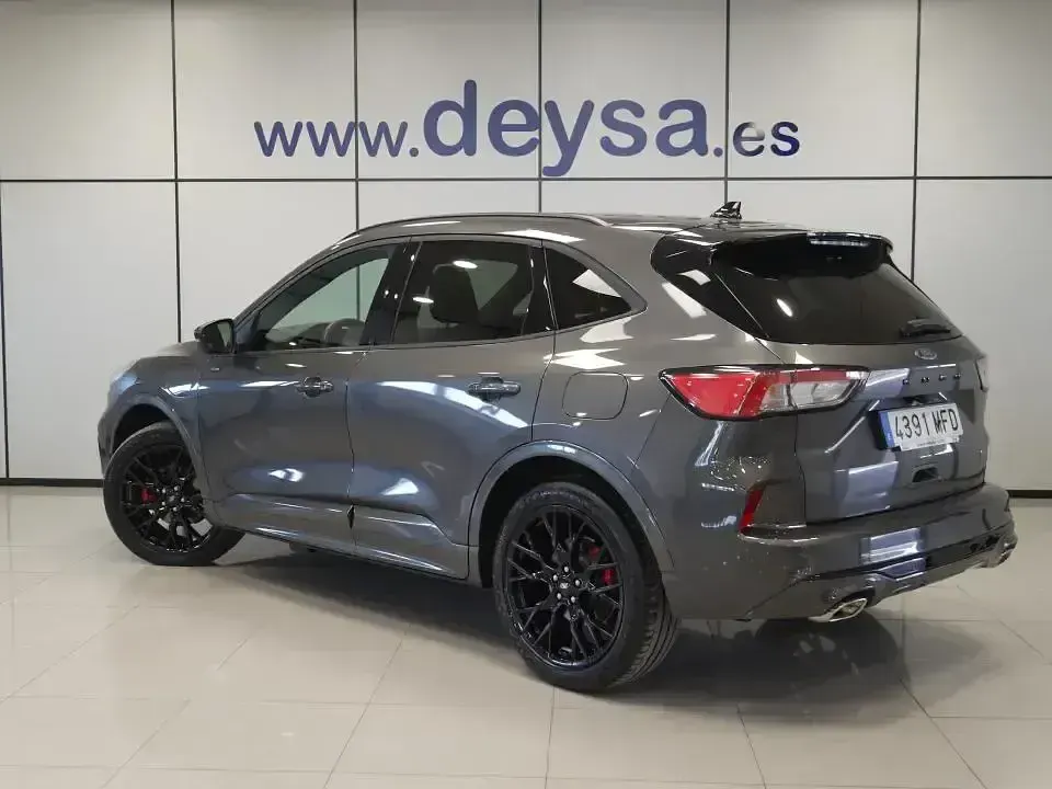 Usado Ford Kuga ST-Line X 225 CV (165 kW) 2023 Gris / plata SUV