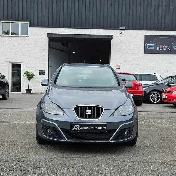 Usado Seat Altea XL I-Tech 105 CV (77 kW) 2014 Gris / plata Monovolumen