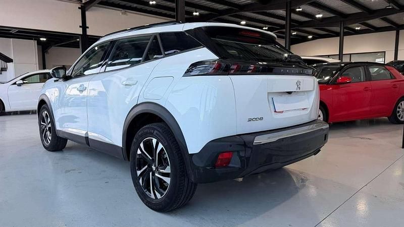 Usado Peugeot 2008 Active 110 CV (80 kW) 2020 Blanco SUV