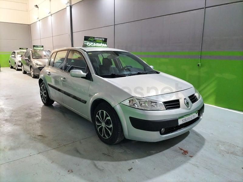 Usado Renault Mégane II Dynamique 120 CV (88 kW) 2004 Gris / plata Berlina