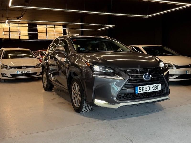 Usado Lexus NX300h Sport Line 197 CV (144 kW) 2017 Gris / plata SUV