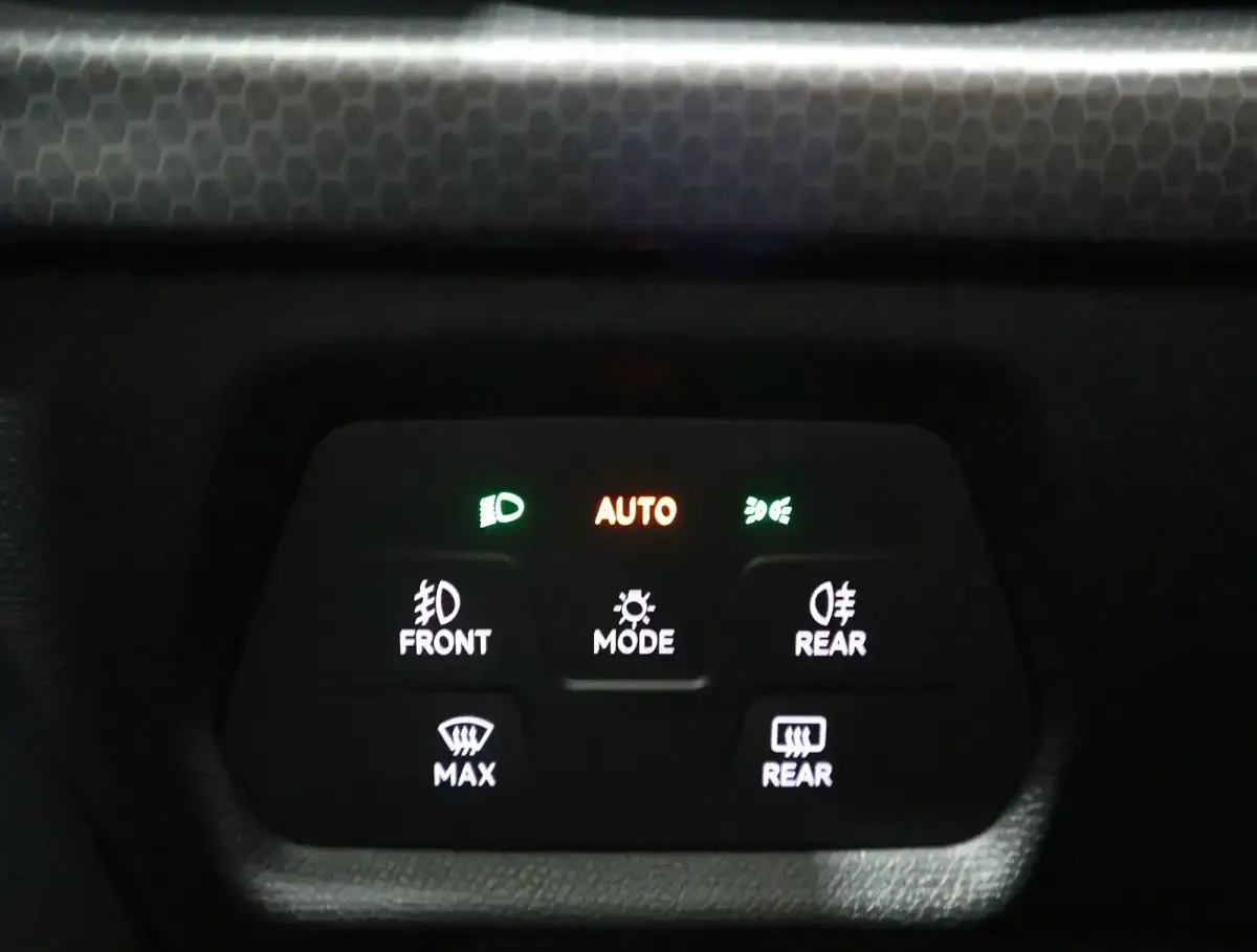 Usado Seat Leon Style 130 CV (95 kW) 2022 Blanco
