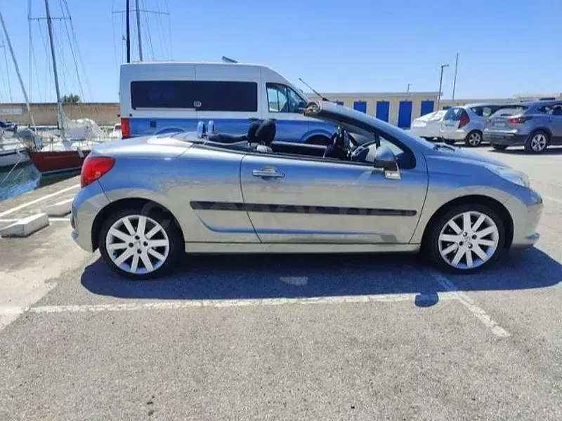 Usado Peugeot 207 CC Sport 110 CV (80 kW) 2008 Gris / plata Descapotable