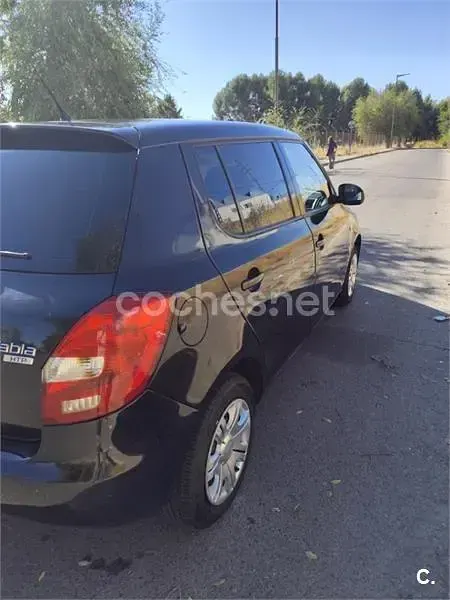 Usado Skoda Fabia 60 CV (44 kW) 2009 Negro Berlina