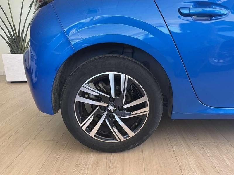 Usado Peugeot 208 Allure 102 CV (75 kW) 2023 Azul Utilitario