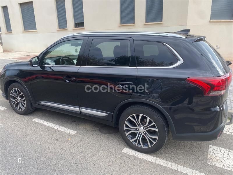 Usado Mitsubishi Outlander Motion 150 CV (110 kW) 2017 Negro SUV