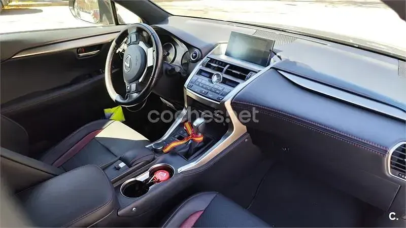 Usado Lexus NX300h Sport Line 197 CV (144 kW) 2017 Gris / plata SUV